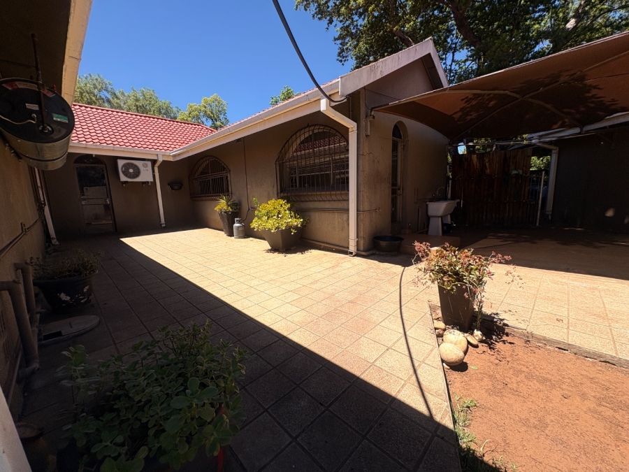 4 Bedroom Property for Sale in Flamwood North West